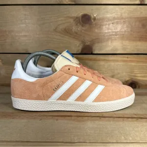 NEW Youth Sizes Adidas Gazelle “Wonder Clay Cloud White” Low Top Sneakers IG1699
