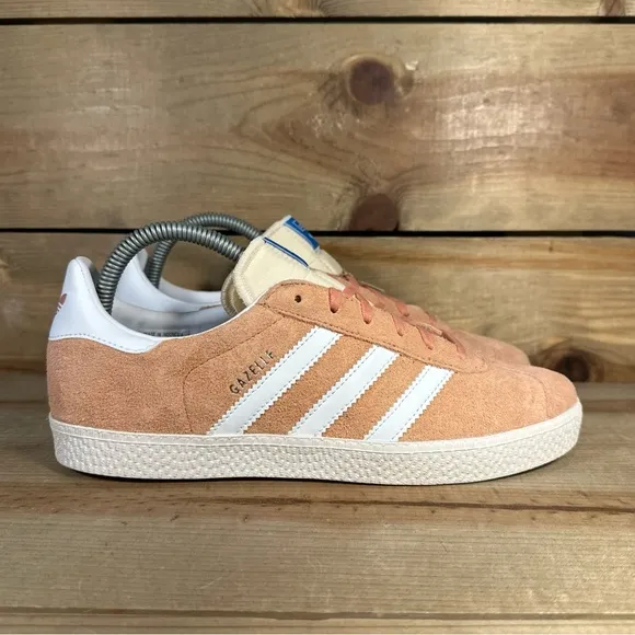 NEW Youth Sizes Adidas Gazelle “Wonder Clay Cloud White” Low Top Sneakers IG1699
