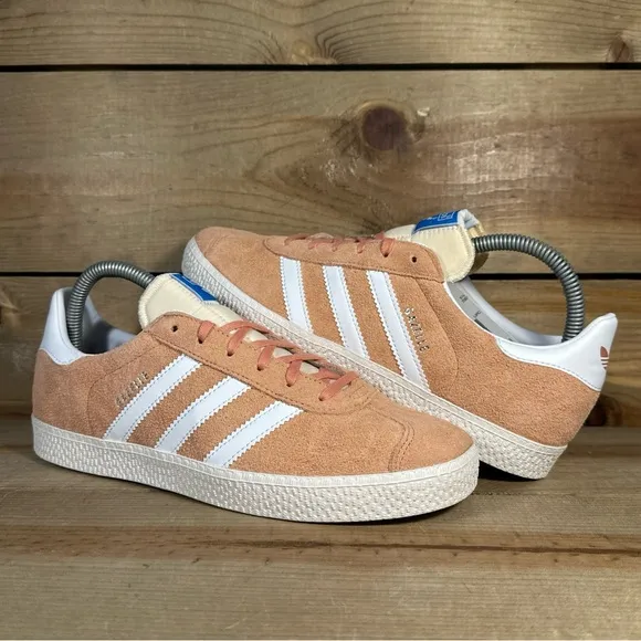 NEW Youth Sizes Adidas Gazelle “Wonder Clay Cloud White” Low Top Sneakers IG1699