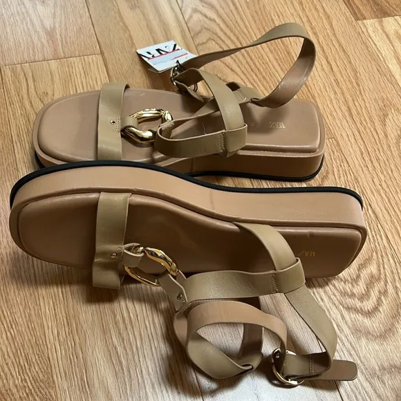 New! Zara Sz 9, beige flatform leather golden metal ankle strap sandals.