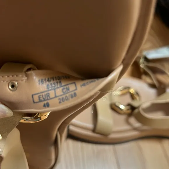 New! Zara Sz 9, beige flatform leather golden metal ankle strap sandals.