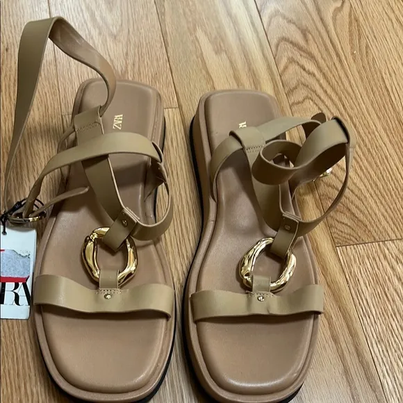 New! Zara Sz 9, beige flatform leather golden metal ankle strap sandals.