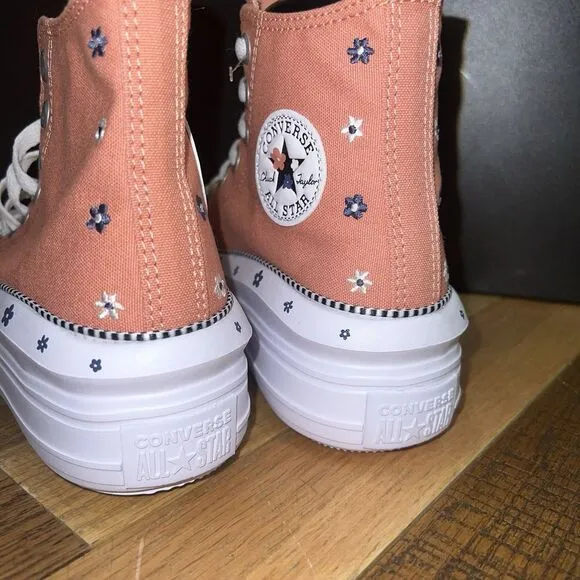 New Converse Women's Chuck Taylor All Star Move Platform Daisies Peach Sneakers