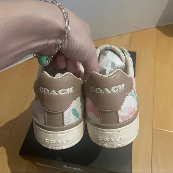 NIB Coach clip low top floral sneakers