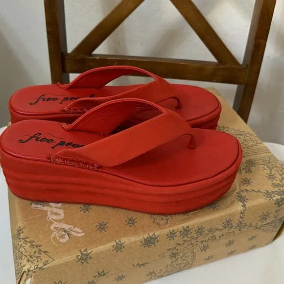 NIB FREE PEOPLE HAVEN THONG FLATFORM SANDAL FLAME RED SIZE 7