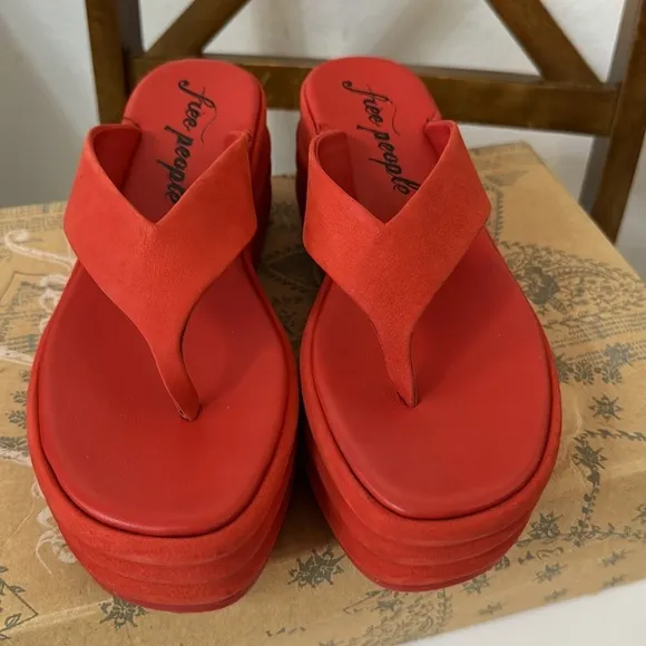 NIB FREE PEOPLE HAVEN THONG FLATFORM SANDAL FLAME RED SIZE 7