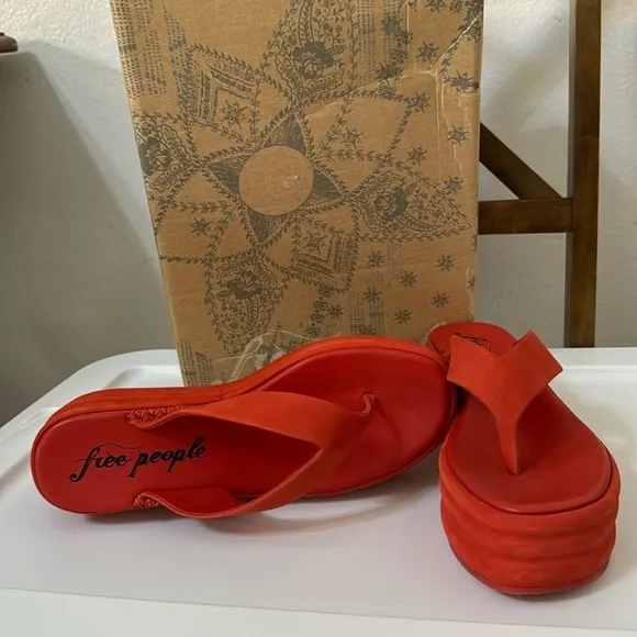 NIB FREE PEOPLE HAVEN THONG FLATFORM SANDAL FLAME RED SIZE 7