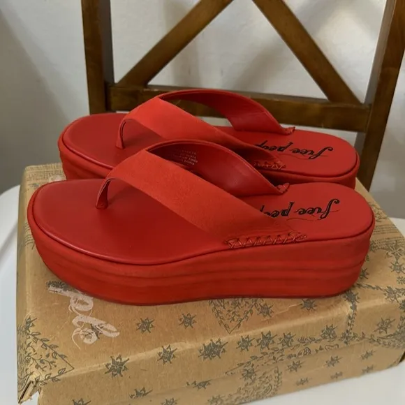 NIB FREE PEOPLE HAVEN THONG FLATFORM SANDAL FLAME RED SIZE 7