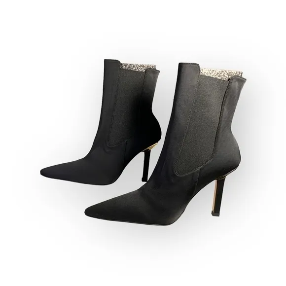 NIB Good American Pointed Toe Chelsea Bootie in  Neoprene Black  - Size 7.5