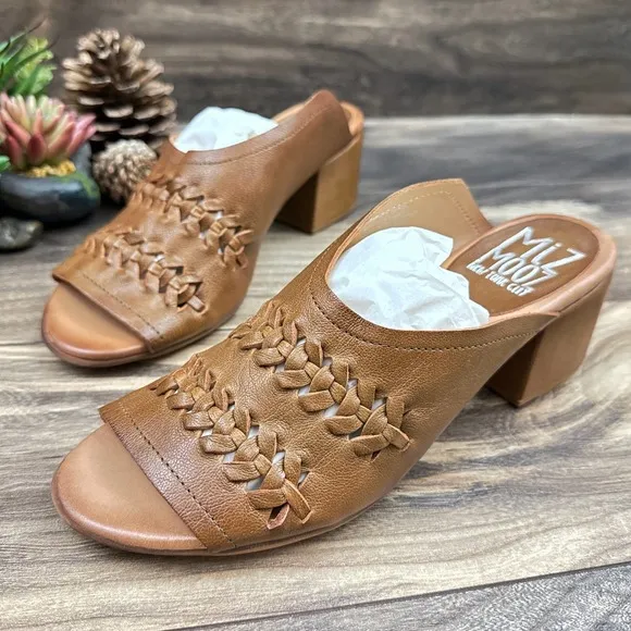 NIB Miz Mooz Briar 39 8.5-9 Whipstitch Leather Heeled Slide Sandal Brandy Brown