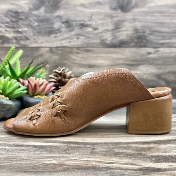 NIB Miz Mooz Briar 39 8.5-9 Whipstitch Leather Heeled Slide Sandal Brandy Brown