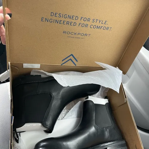 NIB NEVER WORN! Men's Black Chelsea Boots