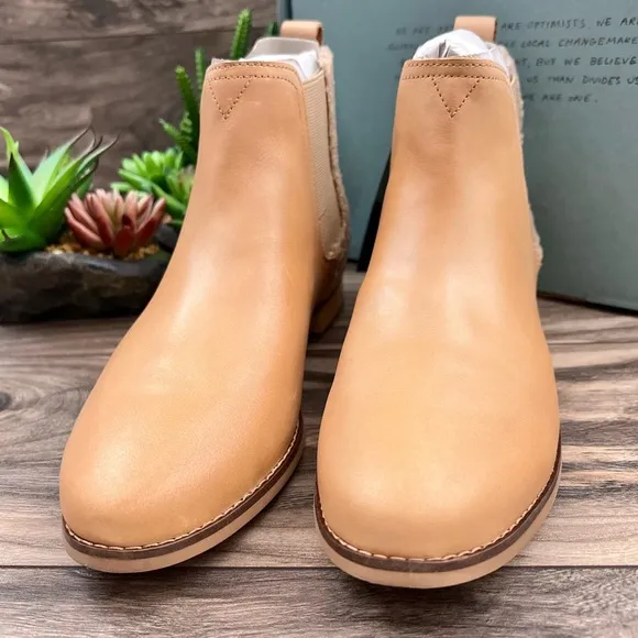 NIB Toms Ella Leather Slip On Chelsea Boots Honey Leather Faux Shearling 9M 40