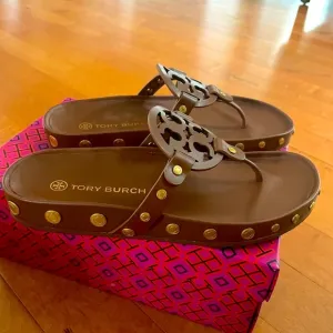 NIB TORY BURCH CLOUD COIN SANDALS NATURAL TAN/ LT BROWN SZ 5