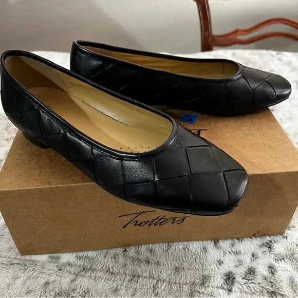 NIB Trotters Black Leather Ballet Flats Memory Foam “Hanny” sz 10 Wide