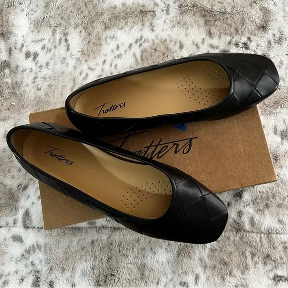 NIB Trotters Black Leather Ballet Flats Memory Foam “Hanny” sz 10 Wide