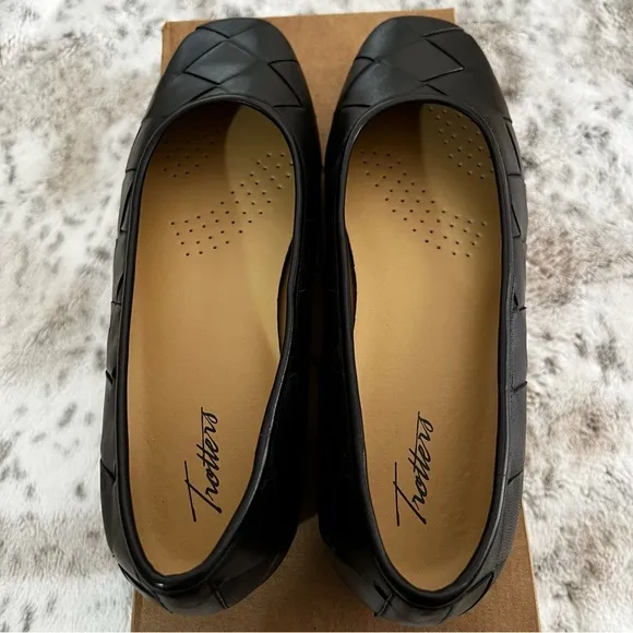 NIB Trotters Black Leather Ballet Flats Memory Foam “Hanny” sz 10 Wide