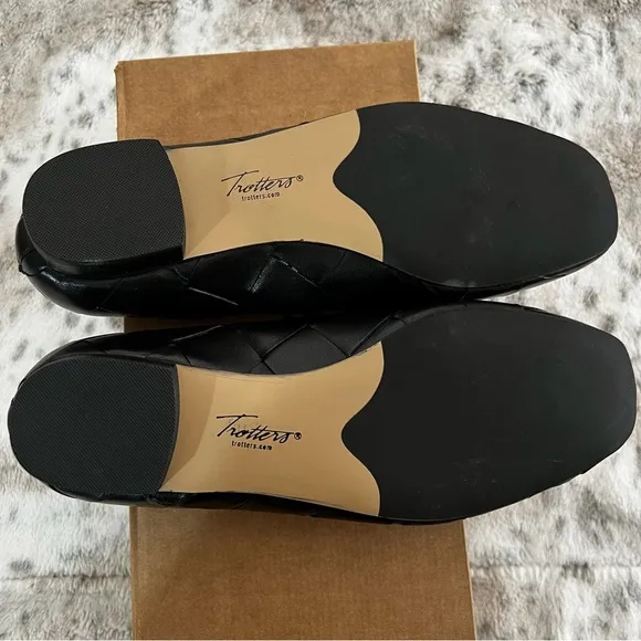 NIB Trotters Black Leather Ballet Flats Memory Foam “Hanny” sz 10 Wide