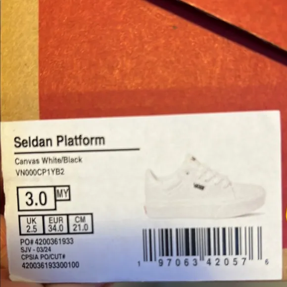 NIB Vans Seldan Platform Canvas White Lace Up Sneakers Girl's Size 3
