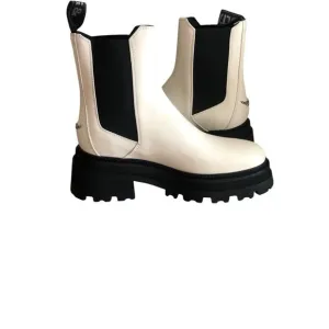 NIB Zadig &amp; Voltaire Chelsea Boots White with Wing Charm Leather Size 39 / US 8