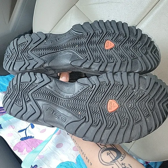 NIKE ACG STRAP SANDALS BLACK/RED SIZE 7