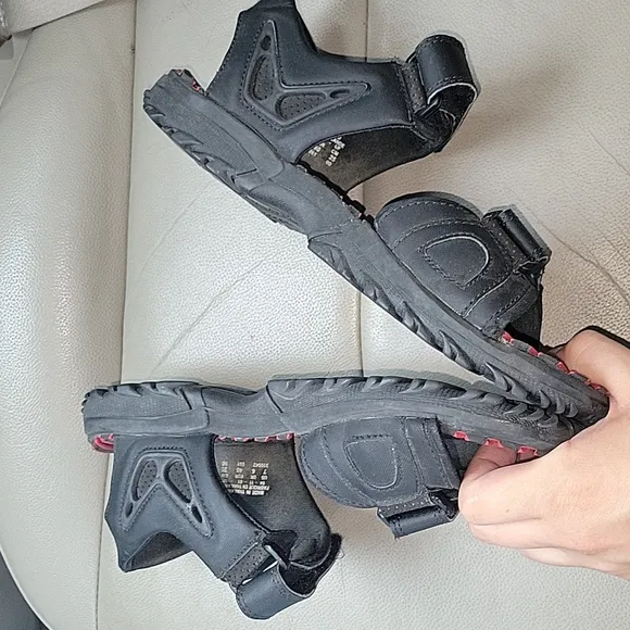 NIKE ACG STRAP SANDALS BLACK/RED SIZE 7