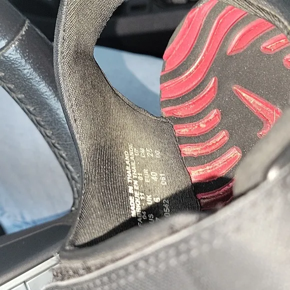 NIKE ACG STRAP SANDALS BLACK/RED SIZE 7