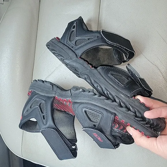 NIKE ACG STRAP SANDALS BLACK/RED SIZE 7