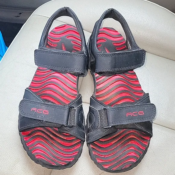NIKE ACG STRAP SANDALS BLACK/RED SIZE 7