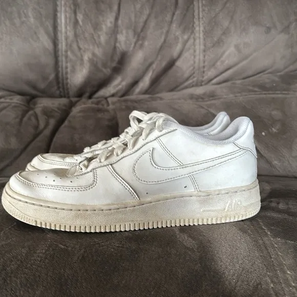 Nike AF1 Air Force One White Leather Low Top Sneakers size 5.5Y