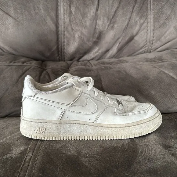 Nike AF1 Air Force One White Leather Low Top Sneakers size 5.5Y