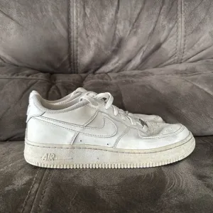 Nike AF1 Air Force One White Leather Low Top Sneakers size 5.5Y