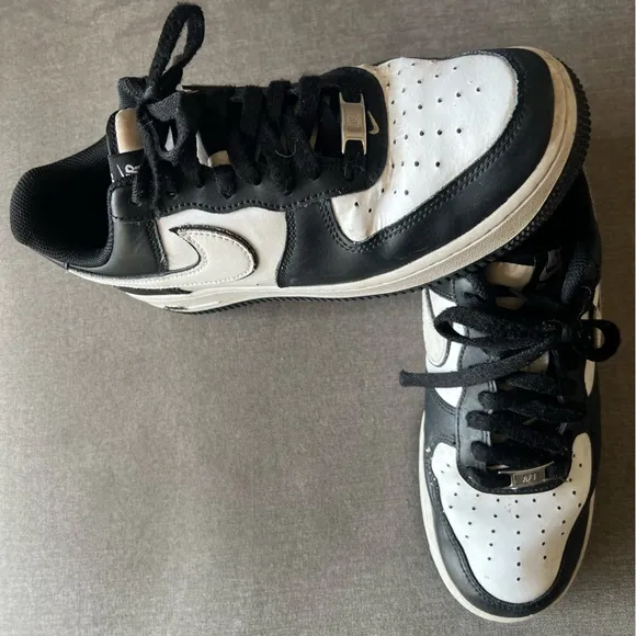 Nike Air Force One Men 8.5 Low Top Black White DV0788-001 Sneakers Shoes