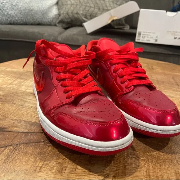 Nike Air Jordan 1 low SE in red