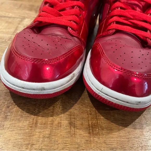 Nike Air Jordan 1 low SE in red