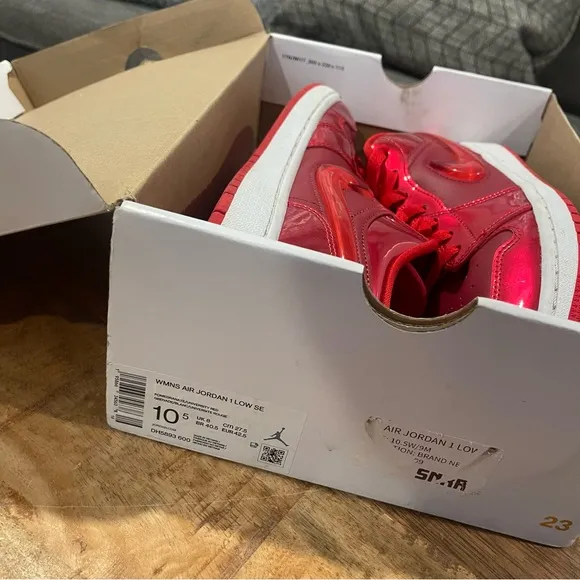 Nike Air Jordan 1 low SE in red