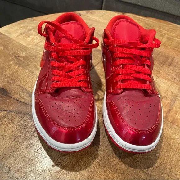 Nike Air Jordan 1 low SE in red