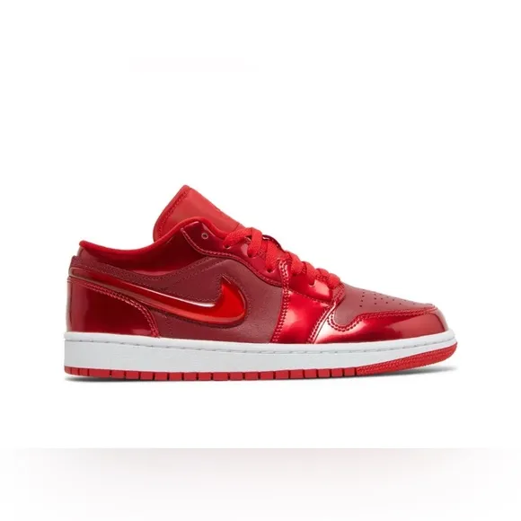 Nike Air Jordan 1 low SE in red