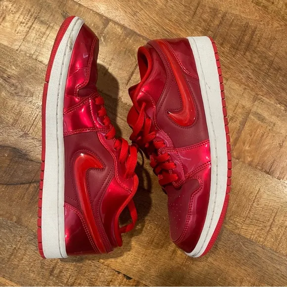 Nike Air Jordan 1 low SE in red
