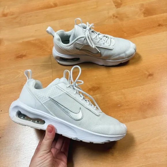 Nike Air Max White &amp; Silver Interlock Low Top Sneakers Metalic Womens Size 7