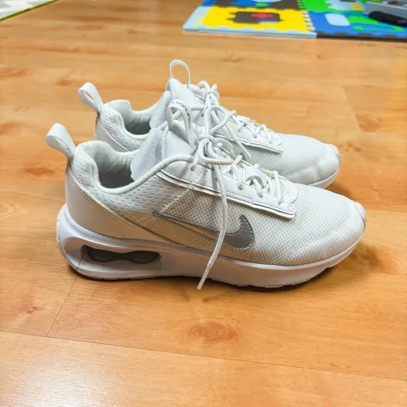 Nike Air Max White &amp; Silver Interlock Low Top Sneakers Metalic Womens Size 7