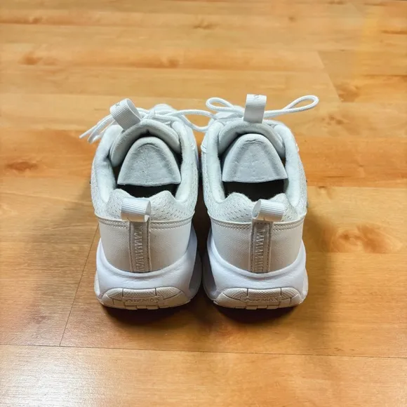 Nike Air Max White &amp; Silver Interlock Low Top Sneakers Metalic Womens Size 7