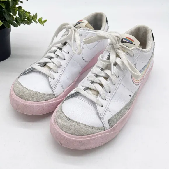 Nike Blazer '77 Low Rainbow Swoosh Sneakers Mens Size 8  White Pink Gray