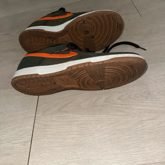 Nike Dunk Low Toasty Sequioa Green and Orange Sneakers with Suede Finish