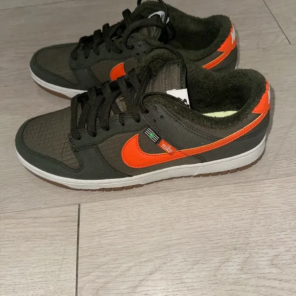 Nike Dunk Low Toasty Sequioa Green and Orange Sneakers with Suede Finish