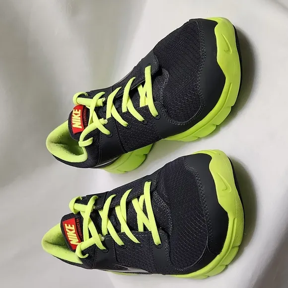 Nike Flex Experience Running sneakers (mens size 11)