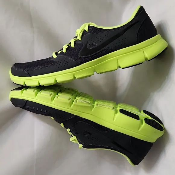 Nike Flex Experience Running sneakers (mens size 11)