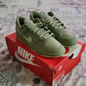 Nike Green Sneakers Classic Low-Top Suede