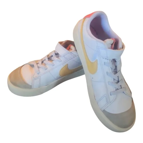 Nike Kids Blazer Low Top '77 White/ Yellow/ Pink Unisex Sneakers Size 2.5Y