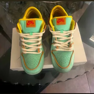 Nike Kids Low-Top Sneakers - Mint Green and Yellow